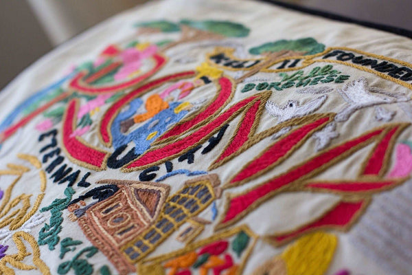 Hand Embroidered Pillow Rome - Håndbroderet pude med motiver