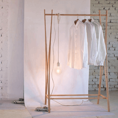 zilio tra-ra tøjstativ i træ  clothes hanger køb i areastore.dk
